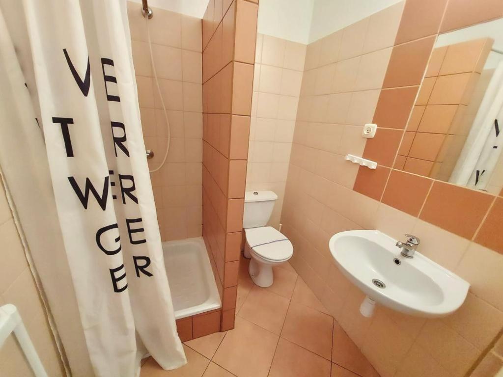 ウェバ Pod Roza Economy Bed & Breakfast エクステリア 写真