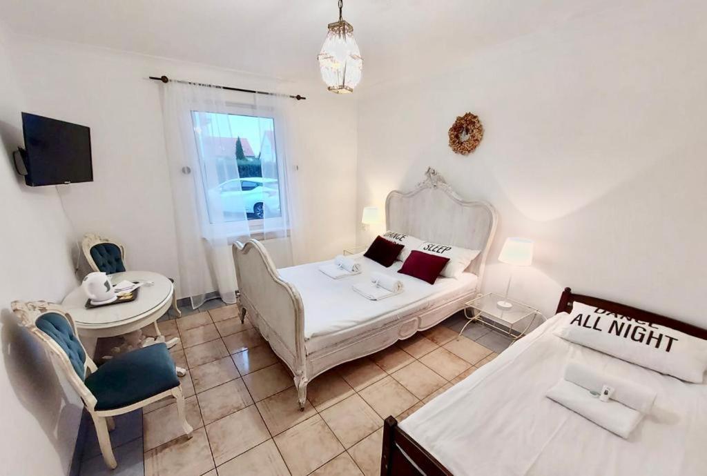ウェバ Pod Roza Economy Bed & Breakfast エクステリア 写真